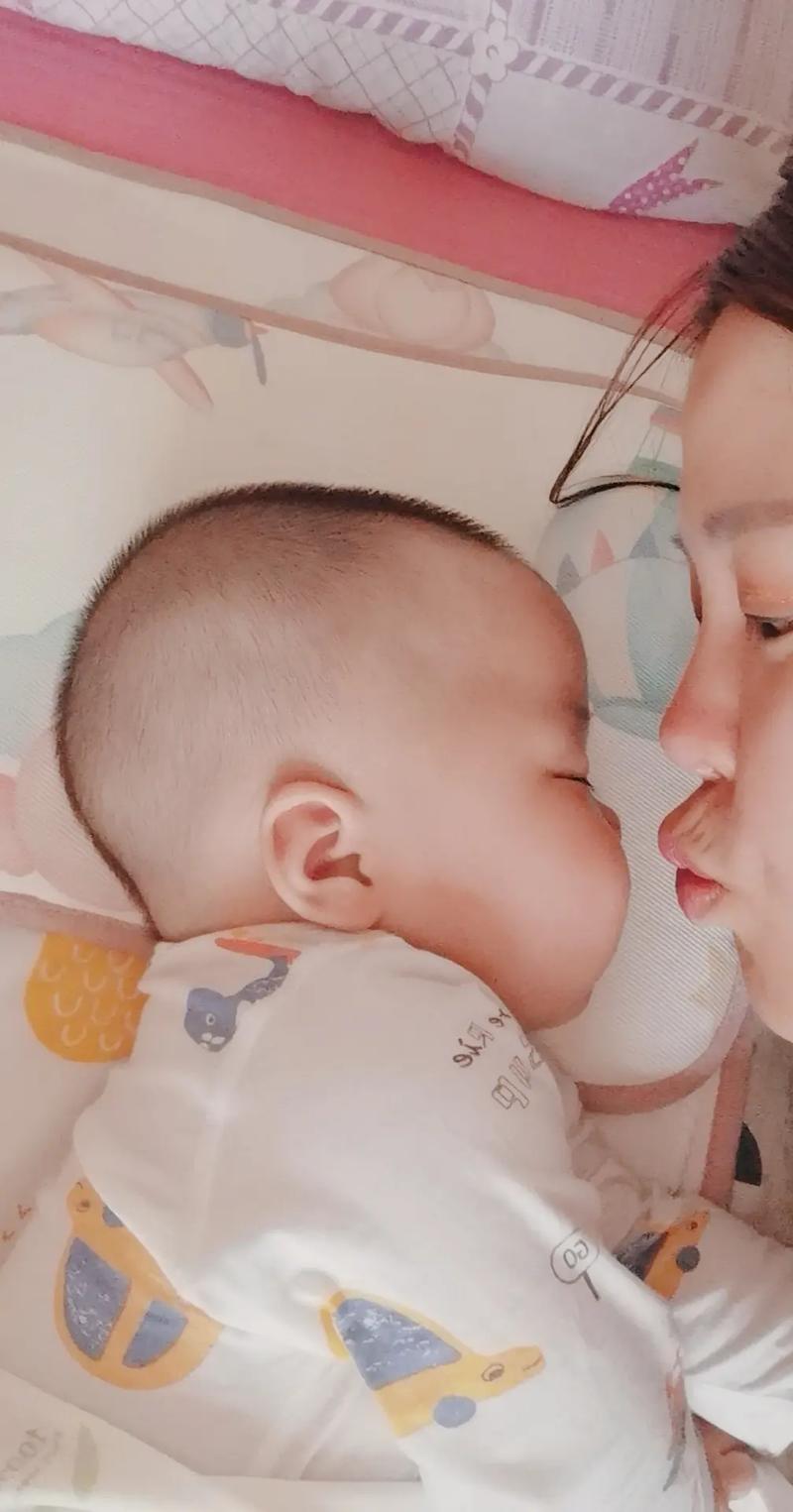 国产GPU第一股摩尔线程上市首日高开468% 中一签盈利近27万 国产GPU第一股摩尔线程上市首日高开468% 中一签盈利近27万