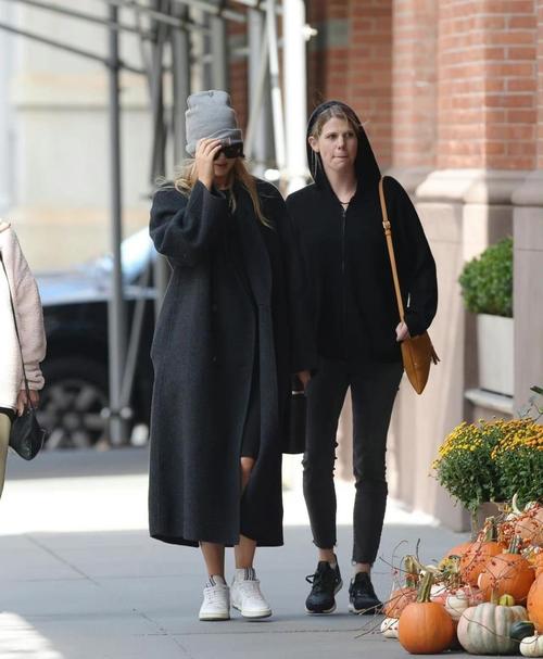 �ӹ������������Ů�Բ��е�