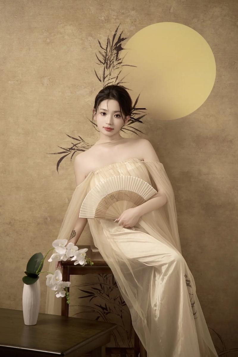 城管摔砸摊贩蔬菜_城管拎摔卖菜老太 城管摔砸摊贩蔬菜_城管拎摔卖菜老太